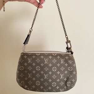 LAST CHANCE Louis Vuitton Canvas Mini Pochette